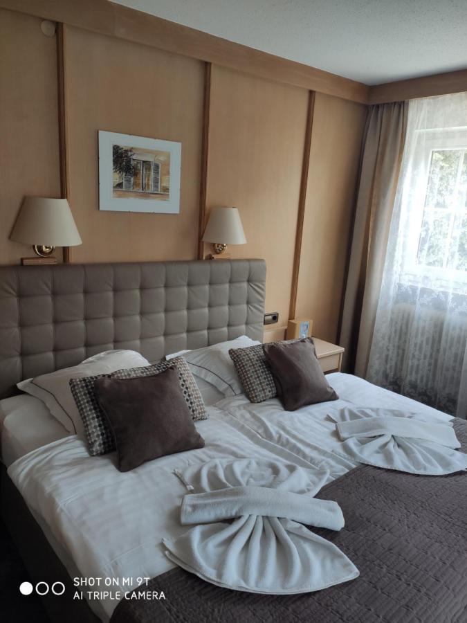 Hotel-Restaurant Zum Hirschhaus Inklusiv Chiemgaukarte Ruhpolding Bagian luar foto